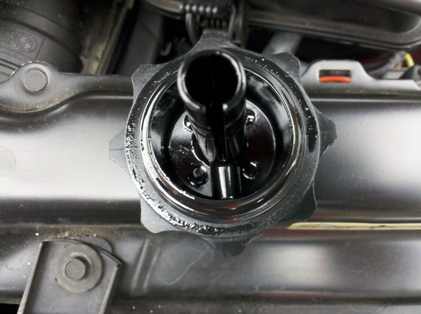 E46 Oil Leak around Oil Filler Cap... ARGH!!!